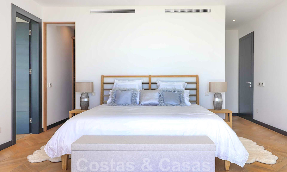 Instapklare moderne villa te koop, op loopafstand van Puerto Banus in Nueva Andalucia, Marbella 28668