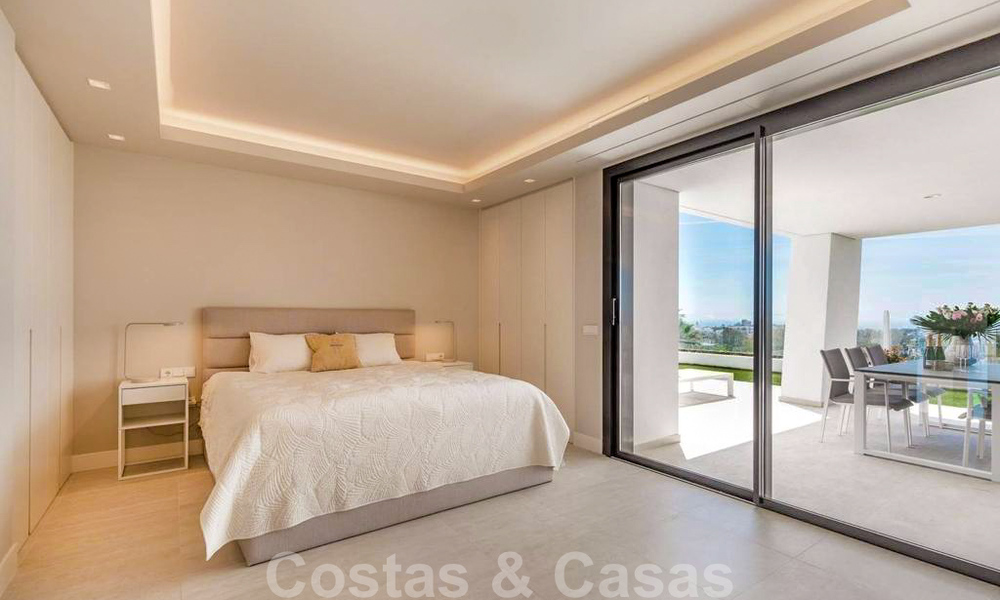 Ruim modern 3-slaapkamer luxeappartement te koop met zeezicht en instapklaar, Nueva Andalucia, Marbella 28908
