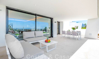 Ruim modern 3-slaapkamer luxeappartement te koop met zeezicht en instapklaar, Nueva Andalucia, Marbella 28912 