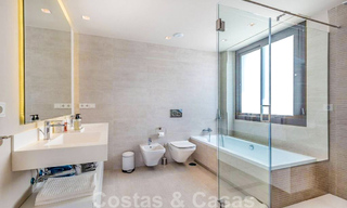 Ruim modern 3-slaapkamer luxeappartement te koop met zeezicht en instapklaar, Nueva Andalucia, Marbella 28913 