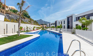 Ruim modern 3-slaapkamer luxeappartement te koop met zeezicht en instapklaar, Nueva Andalucia, Marbella 28917 