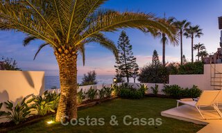 Instapklare, volledig gerenoveerde villa aan het strand met zeezicht te koop in Estepona West 28871 