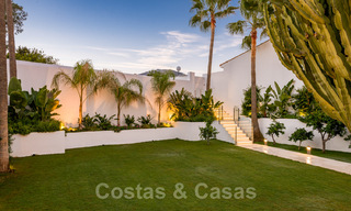 Instapklare, volledig gerenoveerde villa aan het strand met zeezicht te koop in Estepona West 28872 