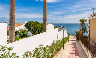Instapklare, volledig gerenoveerde villa aan het strand met zeezicht te koop in Estepona West 28888 