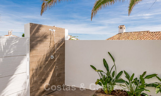 Instapklare, volledig gerenoveerde villa aan het strand met zeezicht te koop in Estepona West 28891 