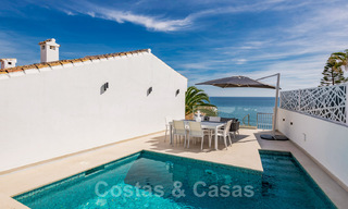 Instapklare, volledig gerenoveerde villa aan het strand met zeezicht te koop in Estepona West 28893 