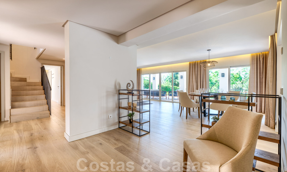 Te koop, eerstelijns golfvilla, smaakvol gerenoveerd in begeerde, rustige buurt in Guadalmina, Marbella 29210