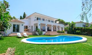 Te koop, eerstelijns golfvilla, smaakvol gerenoveerd in begeerde, rustige buurt in Guadalmina, Marbella 29215 