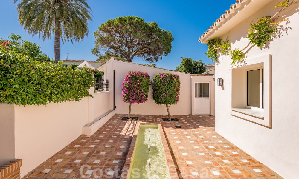 Te koop, eerstelijns golfvilla, smaakvol gerenoveerd in begeerde, rustige buurt in Guadalmina, Marbella 29221