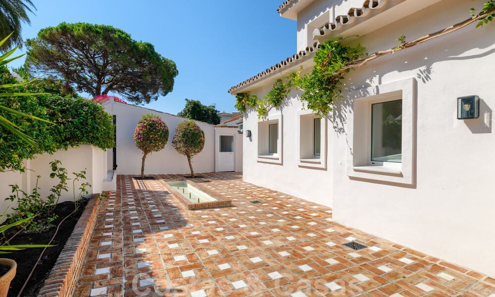 Te koop, eerstelijns golfvilla, smaakvol gerenoveerd in begeerde, rustige buurt in Guadalmina, Marbella 29227