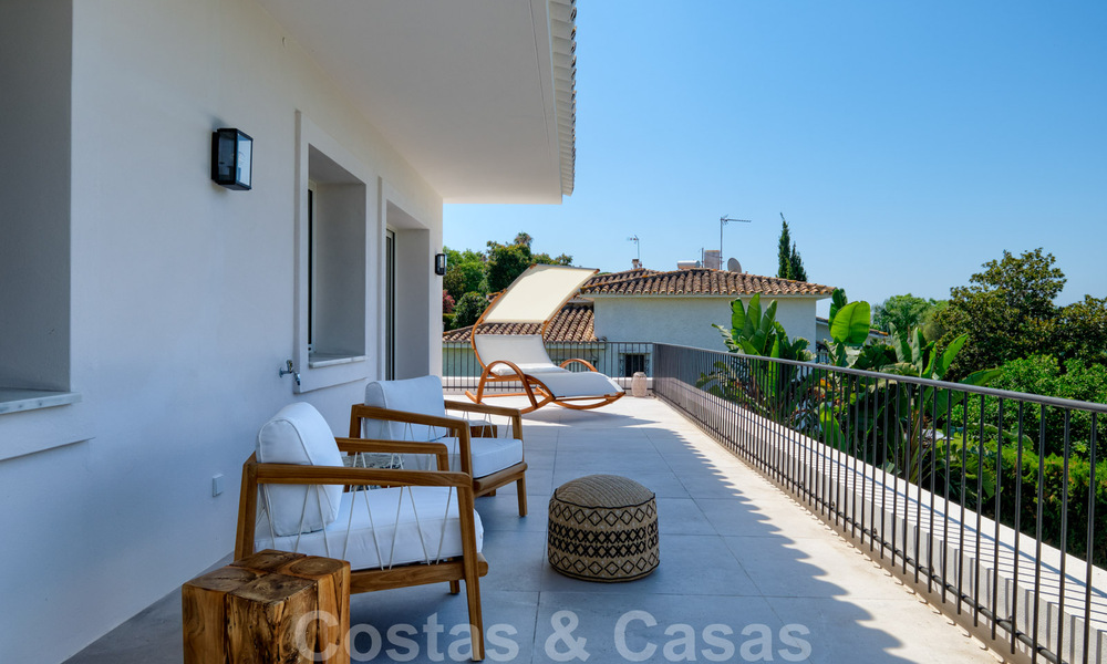 Te koop, eerstelijns golfvilla, smaakvol gerenoveerd in begeerde, rustige buurt in Guadalmina, Marbella 29253