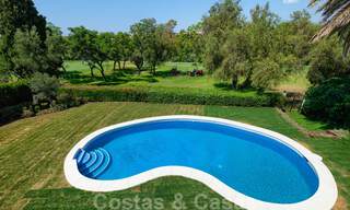 Te koop, eerstelijns golfvilla, smaakvol gerenoveerd in begeerde, rustige buurt in Guadalmina, Marbella 29255 