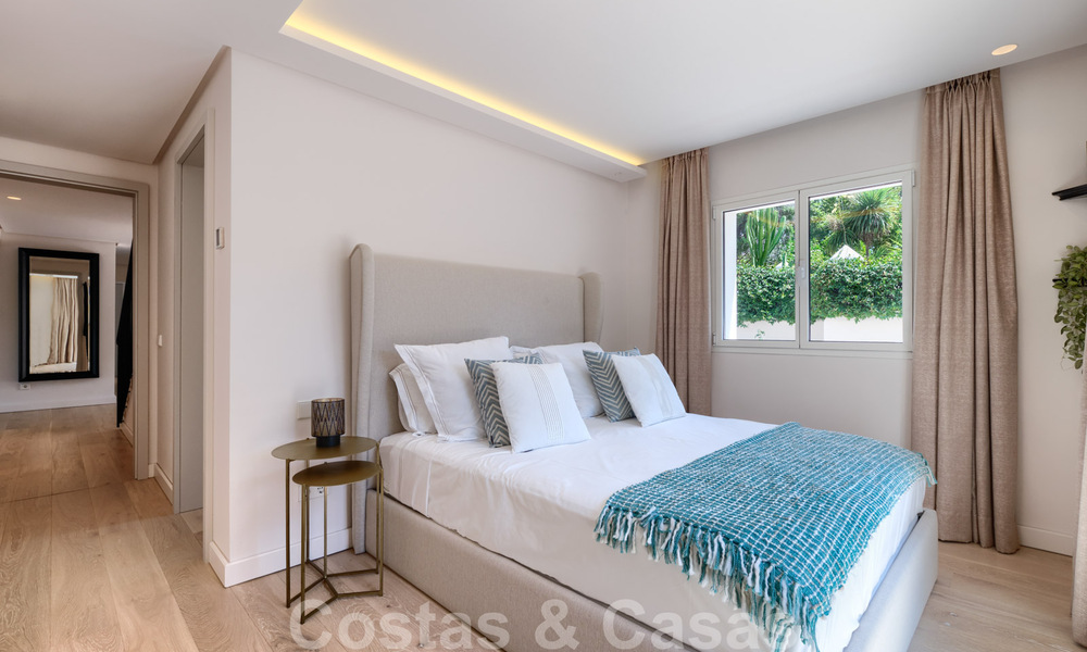 Te koop, eerstelijns golfvilla, smaakvol gerenoveerd in begeerde, rustige buurt in Guadalmina, Marbella 29269
