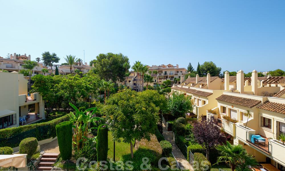 Mooi huis te koop met 3 slaapkamers op loopafstand van voorzieningen en Puerto Banus in Nueva Andalucia, Marbella 29280