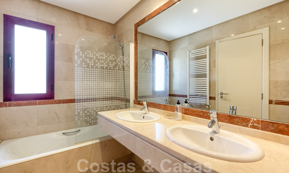 Mooi huis te koop met 3 slaapkamers op loopafstand van voorzieningen en Puerto Banus in Nueva Andalucia, Marbella 29283
