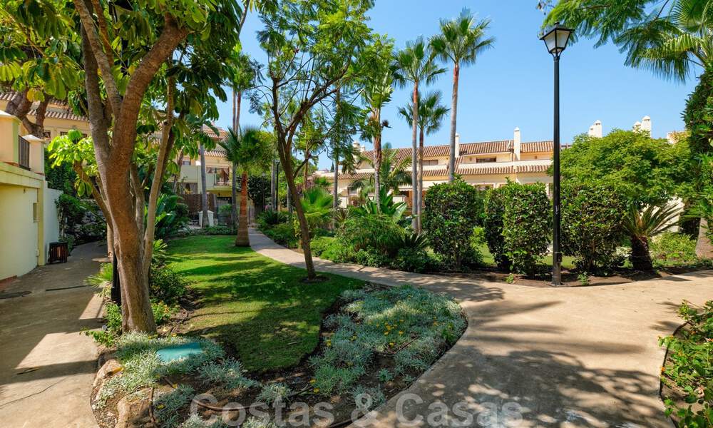 Mooi huis te koop met 3 slaapkamers op loopafstand van voorzieningen en Puerto Banus in Nueva Andalucia, Marbella 29300