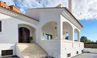 Te koop, gerenoveerde villa met een interieur in hedendaagse stijl op de New Golden Mile, Marbella - Estepona 29362 