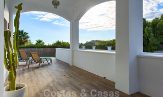 Te koop, gerenoveerde villa met een interieur in hedendaagse stijl op de New Golden Mile, Marbella - Estepona 29365 