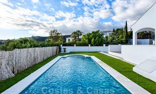 Te koop, gerenoveerde villa met een interieur in hedendaagse stijl op de New Golden Mile, Marbella - Estepona 29367 
