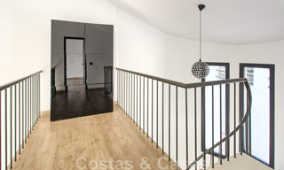 Te koop, gerenoveerde villa met een interieur in hedendaagse stijl op de New Golden Mile, Marbella - Estepona 29384 