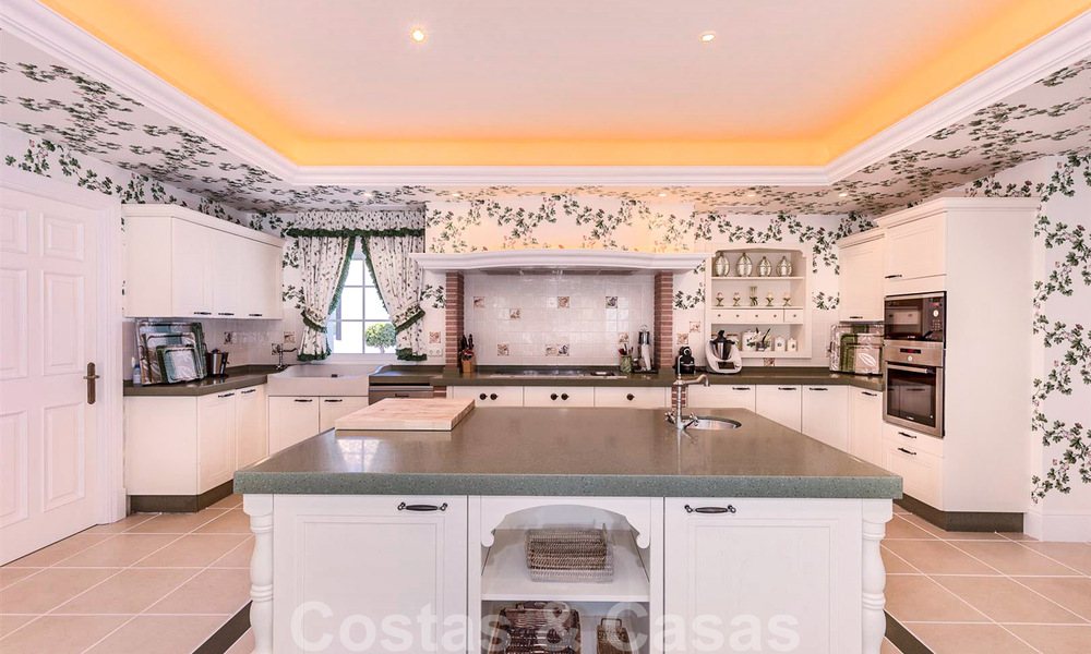 Spectaculaire, elegante villa te koop nabij het strand in het westen van Marbella 29398