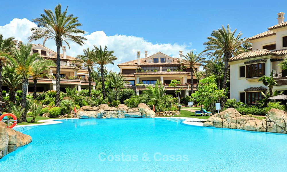 Exclusief eerstelijns strand penthouse appartement te koop in Los Monteros, Marbella 29592