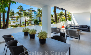Luxueus gerenoveerd appartement met prachtig uitzicht op zee te koop in Puente Romano - Golden Mile, Marbella 29902 