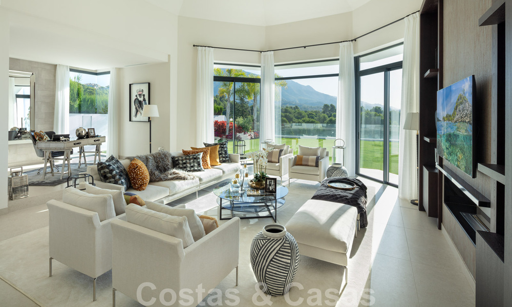 Elegant gerenoveerde villa in Aloha, Nueva Andalucia, Marbella. Eerstelijn golf op een verhoogde positie met prachtig uitzicht. 29924