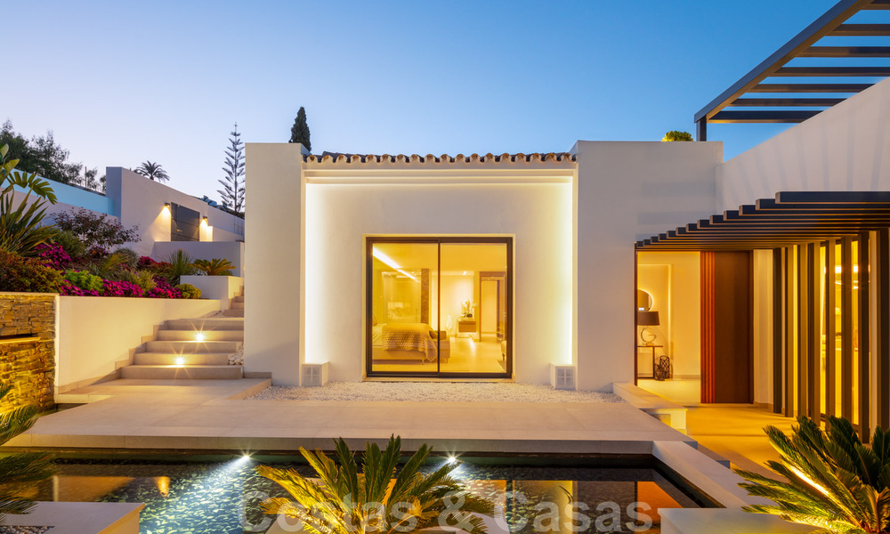 Elegant gerenoveerde villa in Aloha, Nueva Andalucia, Marbella. Eerstelijn golf op een verhoogde positie met prachtig uitzicht. 29925