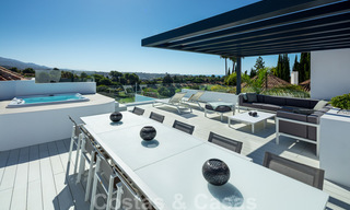 Elegant gerenoveerde villa in Aloha, Nueva Andalucia, Marbella. Eerstelijn golf op een verhoogde positie met prachtig uitzicht. 29929 