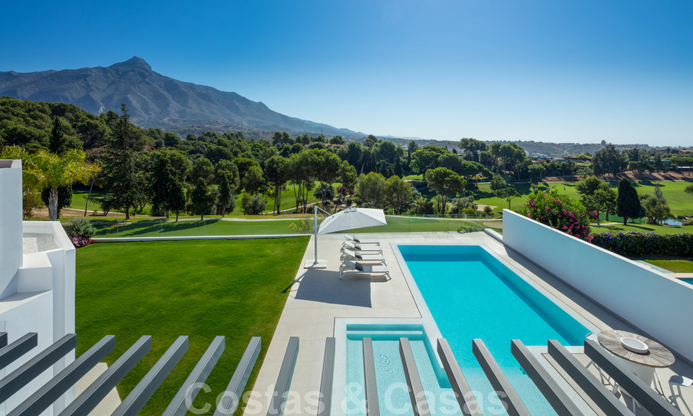 Elegant gerenoveerde villa in Aloha, Nueva Andalucia, Marbella. Eerstelijn golf op een verhoogde positie met prachtig uitzicht. 29931