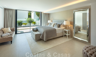 Elegant gerenoveerde villa in Aloha, Nueva Andalucia, Marbella. Eerstelijn golf op een verhoogde positie met prachtig uitzicht. 29935 