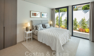 Elegant gerenoveerde villa in Aloha, Nueva Andalucia, Marbella. Eerstelijn golf op een verhoogde positie met prachtig uitzicht. 29938 