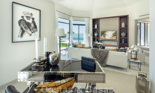Elegant gerenoveerde villa in Aloha, Nueva Andalucia, Marbella. Eerstelijn golf op een verhoogde positie met prachtig uitzicht. 29942 