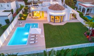 Elegant gerenoveerde villa in Aloha, Nueva Andalucia, Marbella. Eerstelijn golf op een verhoogde positie met prachtig uitzicht. 29953 