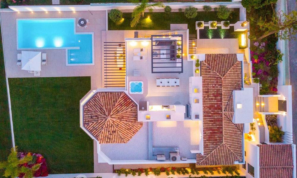 Elegant gerenoveerde villa in Aloha, Nueva Andalucia, Marbella. Eerstelijn golf op een verhoogde positie met prachtig uitzicht. 29954