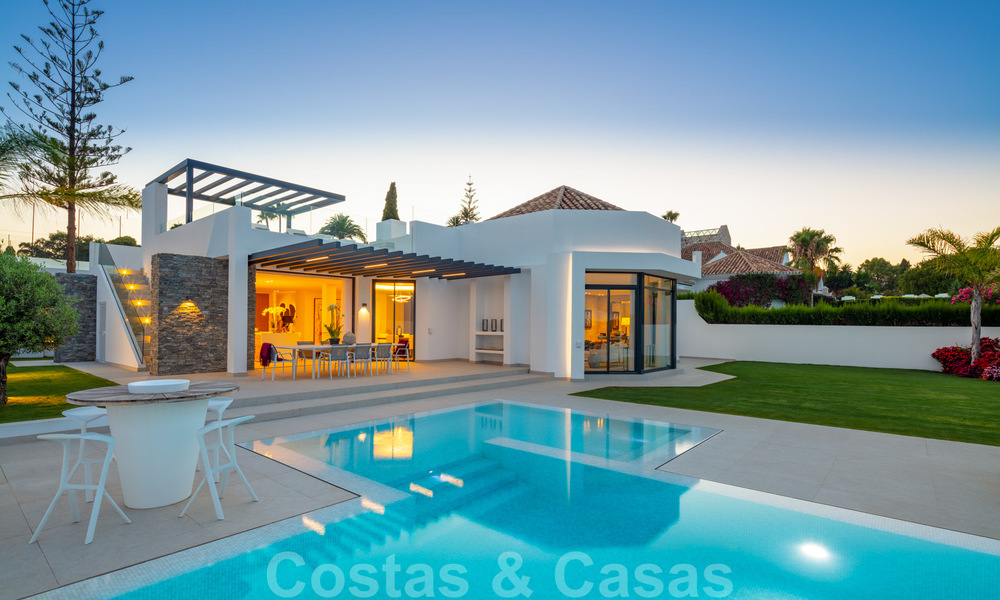 Elegant gerenoveerde villa in Aloha, Nueva Andalucia, Marbella. Eerstelijn golf op een verhoogde positie met prachtig uitzicht. 29956