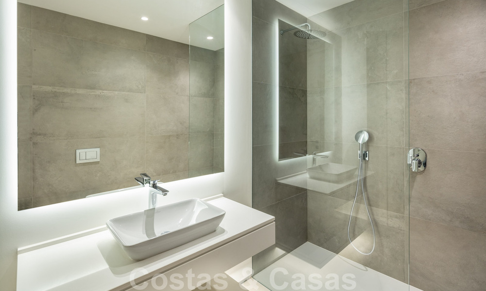 Ruime, nieuwe moderne villa te koop vlak bij het strand en de golfbaan in Marbella - Estepona 30153