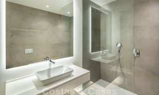 Ruime, nieuwe moderne villa te koop vlak bij het strand en de golfbaan in Marbella - Estepona 30153 