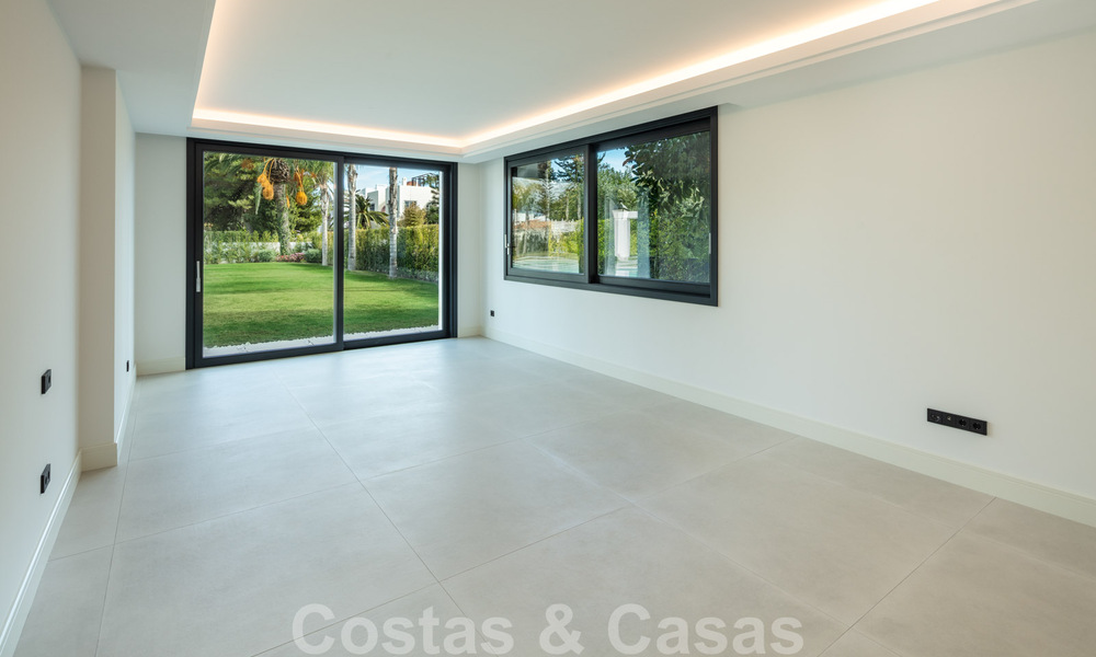 Ruime, nieuwe moderne villa te koop vlak bij het strand en de golfbaan in Marbella - Estepona 30154