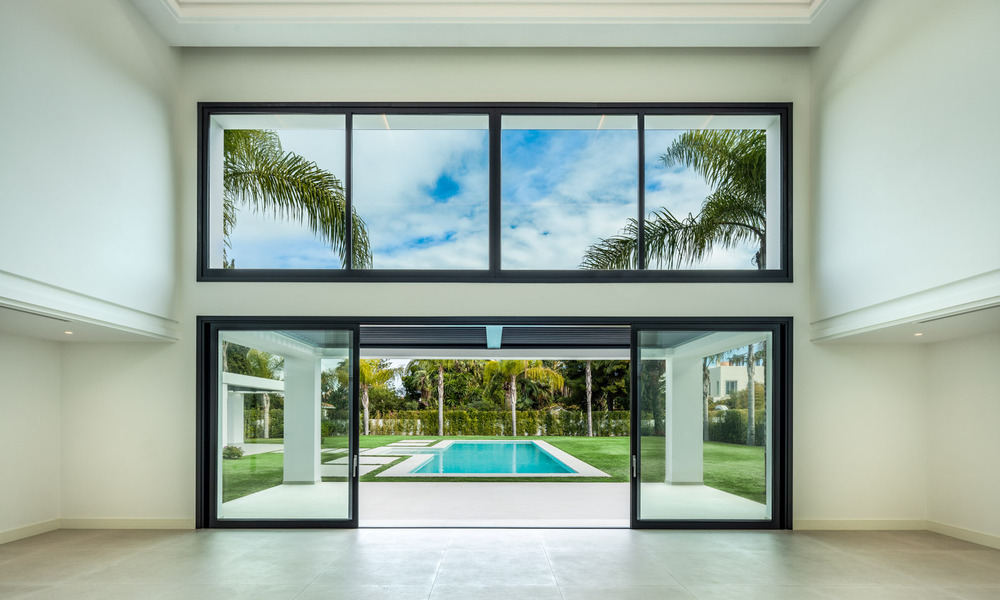 Ruime, nieuwe moderne villa te koop vlak bij het strand en de golfbaan in Marbella - Estepona 30159