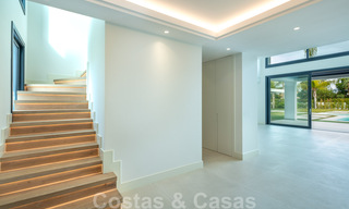 Ruime, nieuwe moderne villa te koop vlak bij het strand en de golfbaan in Marbella - Estepona 30164 
