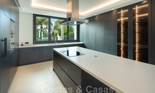 Ruime, nieuwe moderne villa te koop vlak bij het strand en de golfbaan in Marbella - Estepona 30166 