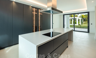 Ruime, nieuwe moderne villa te koop vlak bij het strand en de golfbaan in Marbella - Estepona 30167 