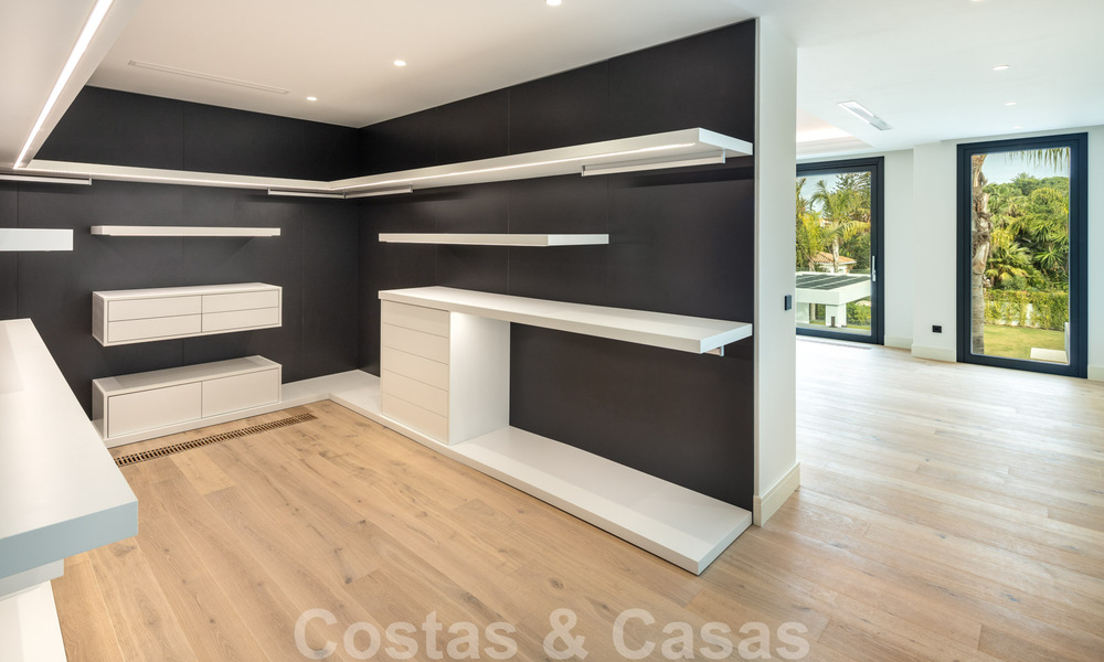 Ruime, nieuwe moderne villa te koop vlak bij het strand en de golfbaan in Marbella - Estepona 30169