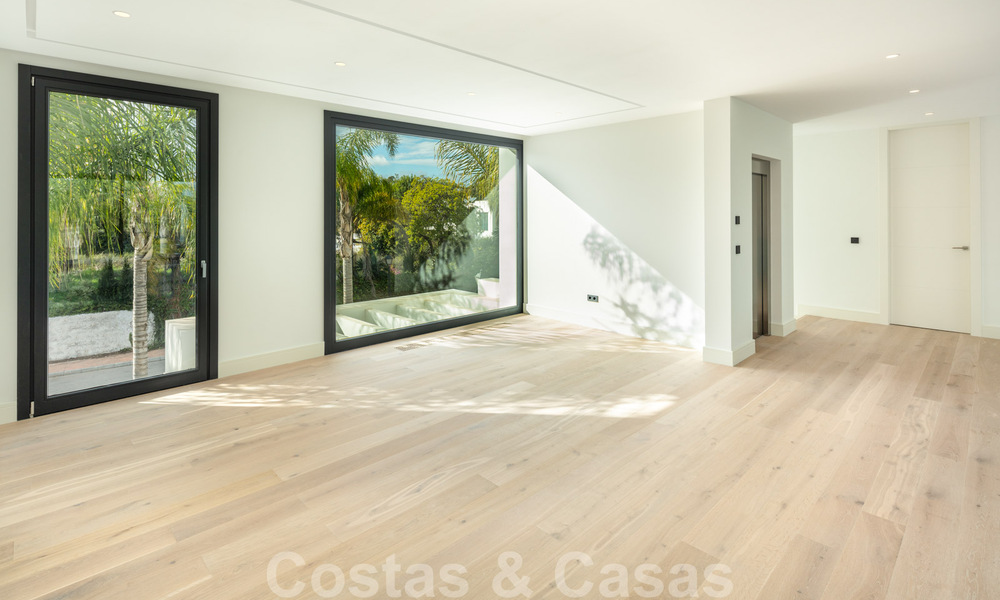 Ruime, nieuwe moderne villa te koop vlak bij het strand en de golfbaan in Marbella - Estepona 30174