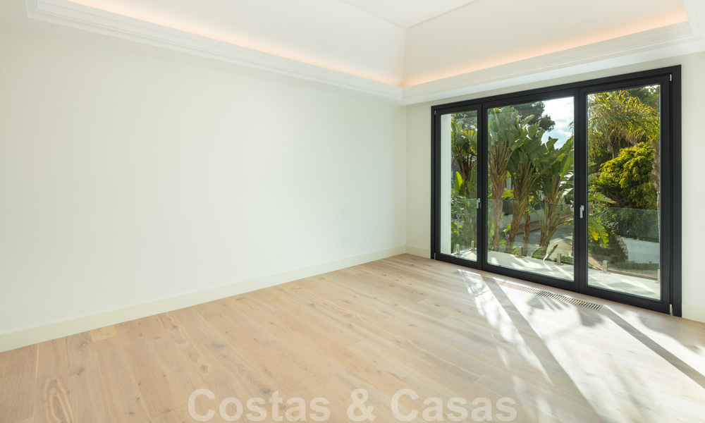 Ruime, nieuwe moderne villa te koop vlak bij het strand en de golfbaan in Marbella - Estepona 30175