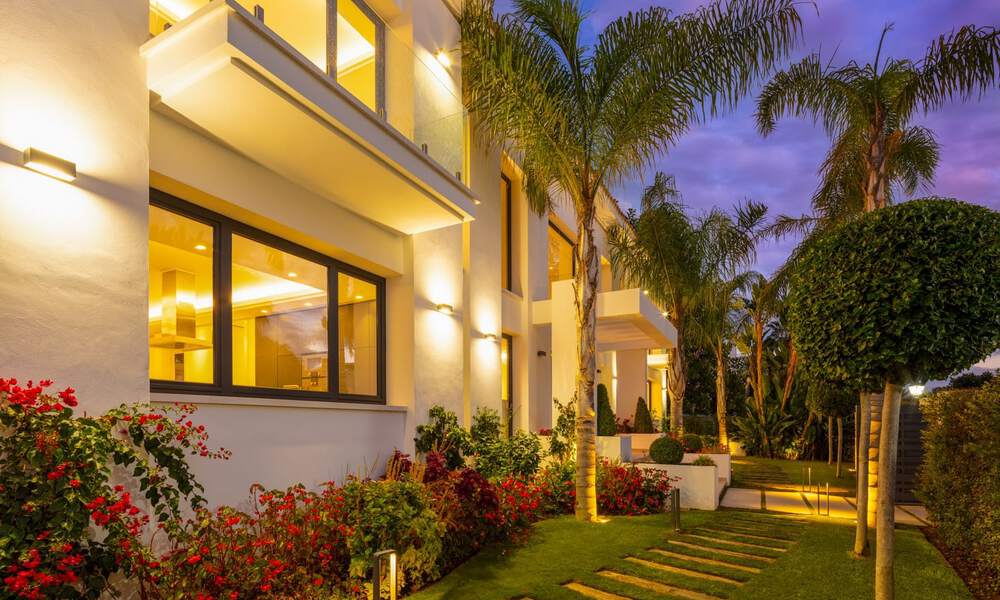 Ruime, nieuwe moderne villa te koop vlak bij het strand en de golfbaan in Marbella - Estepona 30182