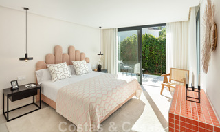 Elegant gerenoveerde eerstelijnsgolf villa te koop in het hart van de Golfvallei in Nueva Andalucia, Marbella 30020 