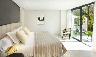 Elegant gerenoveerde eerstelijnsgolf villa te koop in het hart van de Golfvallei in Nueva Andalucia, Marbella 30023 